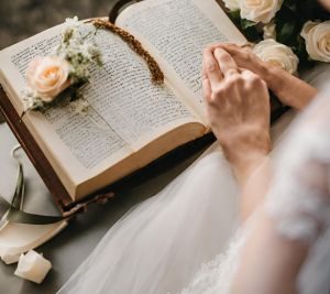 Textos bíblicos para una ceremonia de bodas sagrada y significativa